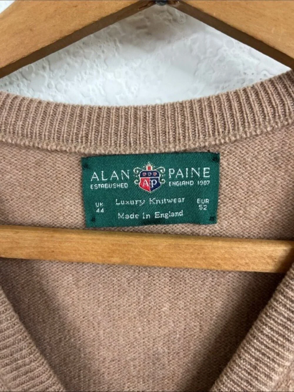 Alan Paine Lambswool V Neck Made in England Sweater in Coffee